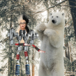 L’ours polaire en voie de disparition et nouveaux robots en objets et matériaux recyclés