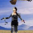 L’aigle royale en voie de disparition et nouveaux robots en objets et matériaux recyclés